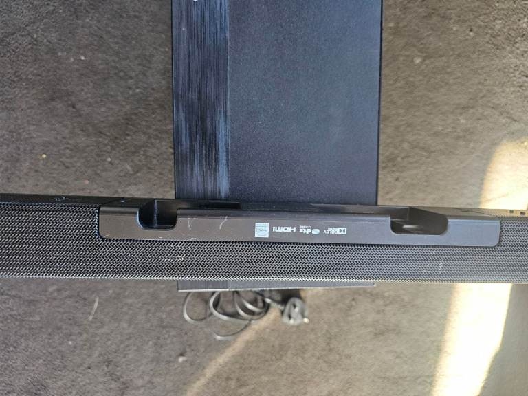 Reduced - Samsung sound bar and subwoofer with HDMI Arc and original remote.