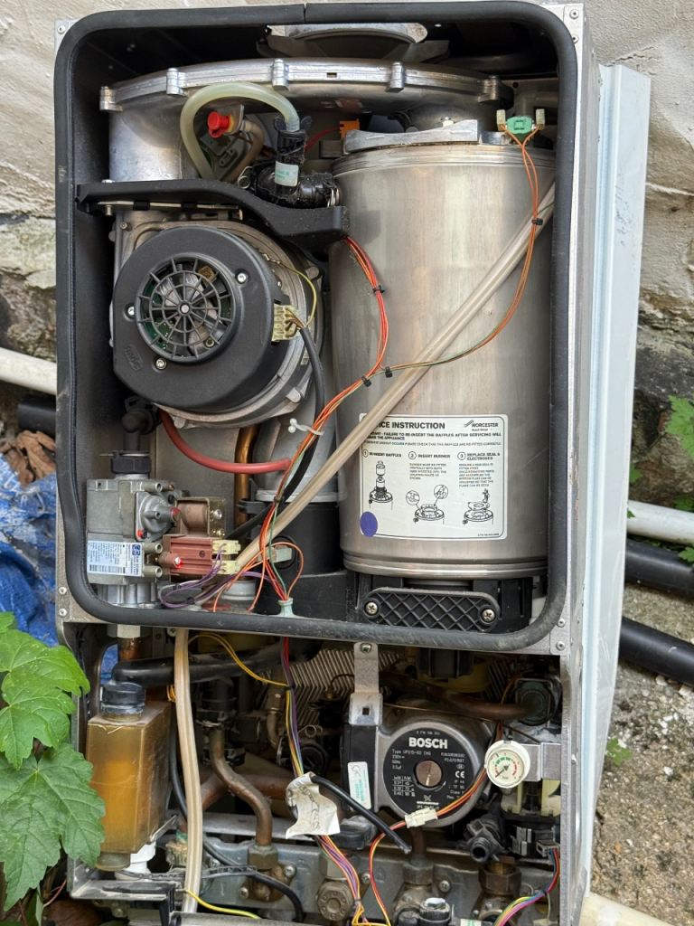 Worcester Bosch 24i Junior 24kW READY TO GO