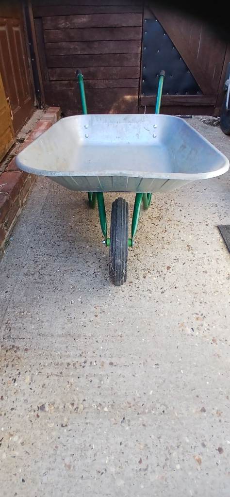 Garden Galvanised Wheelbarrow New Condition Solid Tyer 