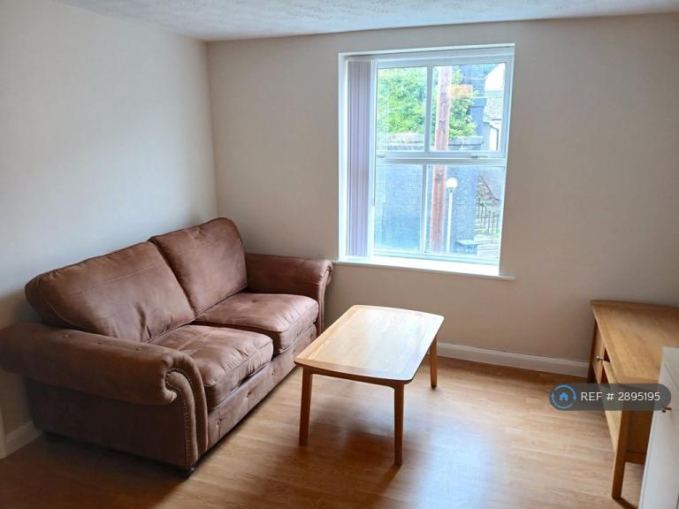 1 bedroom flat in Ardmore Close, Nottingham, NG2 (1 bed) (#2895195)