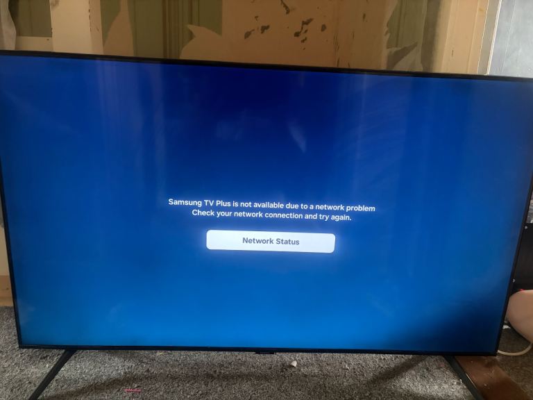 Samsung 50-inch Smart TV UE50CU7100K with Remote – Good Condition