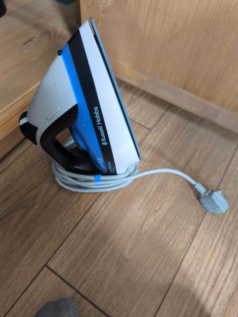 Like new Russell Hobbs iron with freebie!