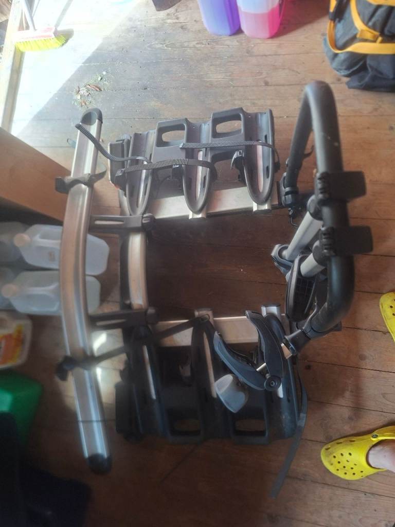 Thule tow bar attached bike trailer 