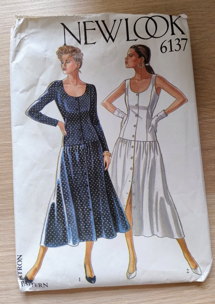 Vintage. Sewing pattern; Dresses 6137 by New Look.