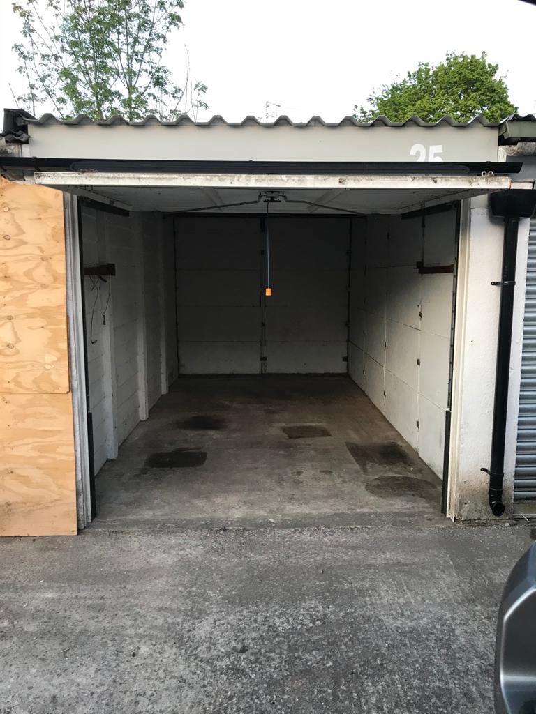 Garage to let