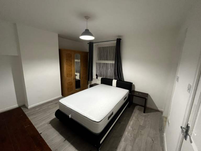 Spacious & Cosy En-suite Room for Rent – SM5 1HH