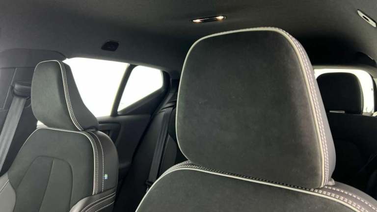 2021 Volvo XC40 2.0 B4 MHEV R-Design SUV 5dr Petrol Hybrid DCT Auto Euro 6 (s/s) (197 ps) ESTATE ...