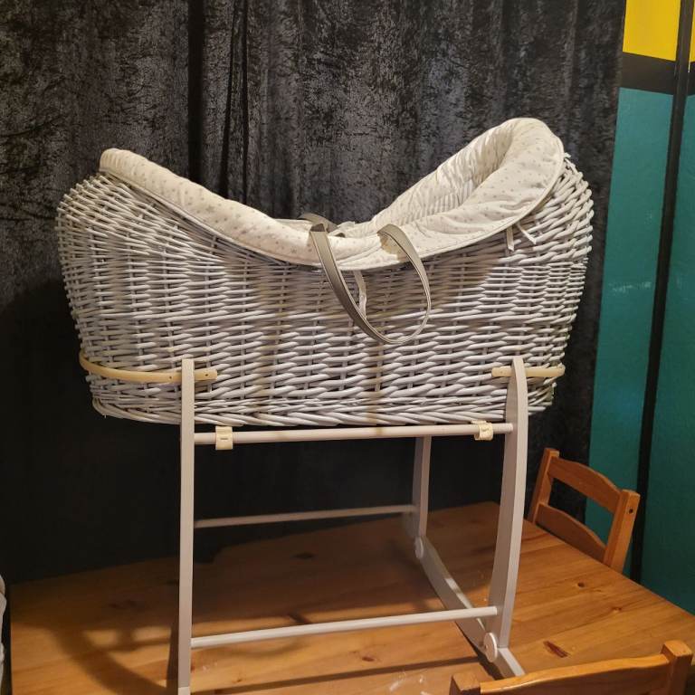 Clair de lune moses basket and stand 