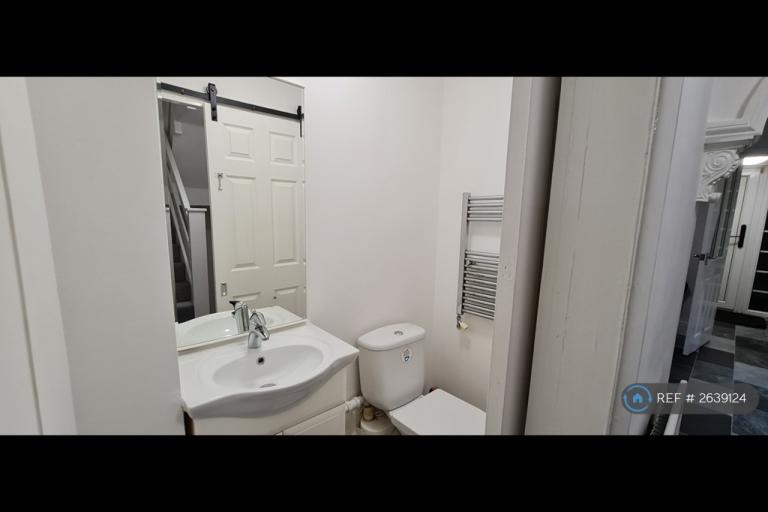 4 bedroom house in Partridge Knoll, Purley, CR8 (4 bed) (#2639124)