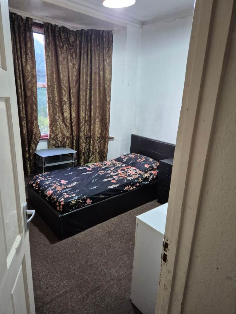 A Single Room To Rent