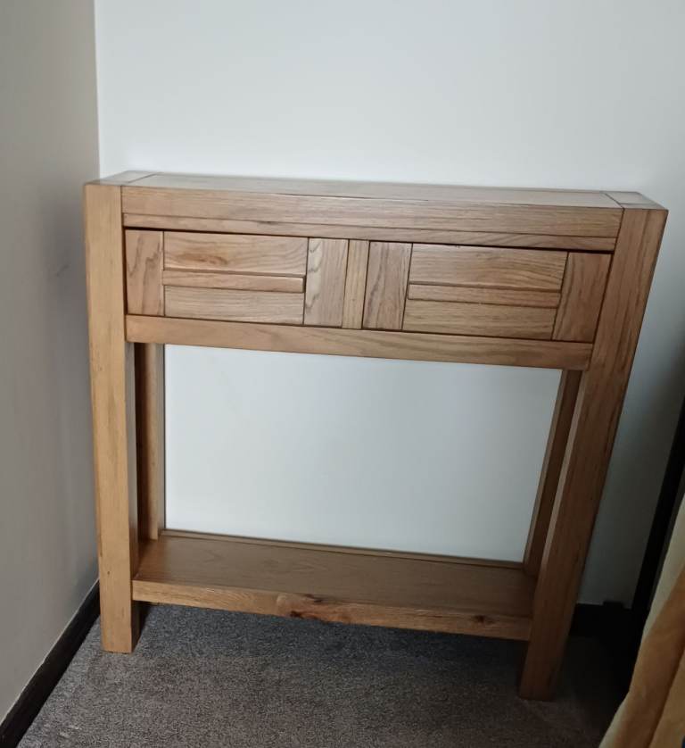 As new Barker and Stonehouse solid oak table