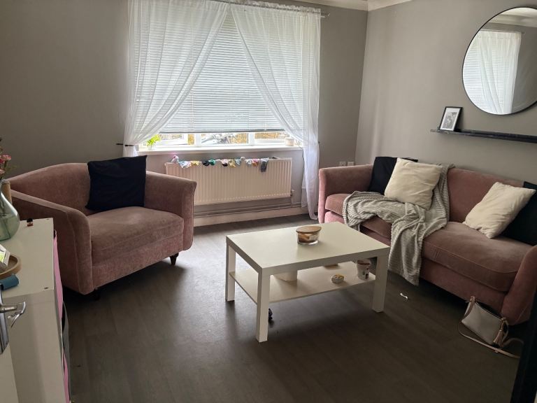 White coffee table from ikea 