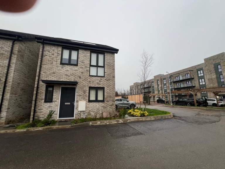 2 DOUBLE BEDROOMS IN NEWLY BUILT BS10