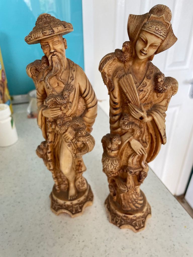 2 Chinese figurines 