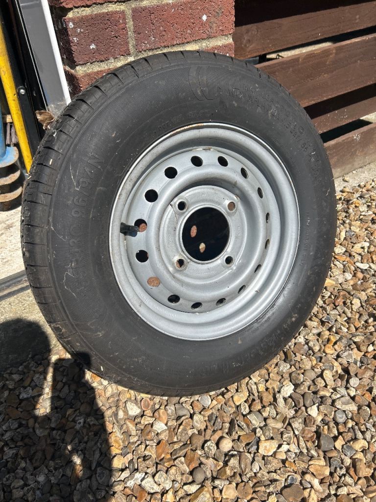 Trailer wheels brand new with new tyres