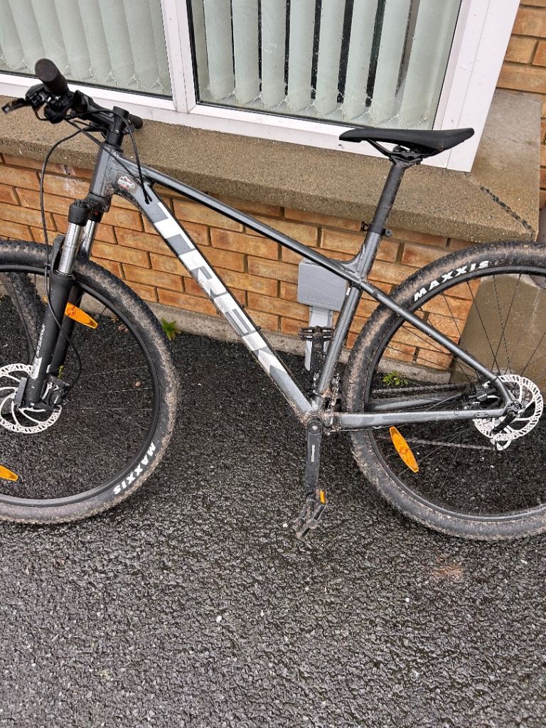 2 x Trek marlin 5 mountain bikes 