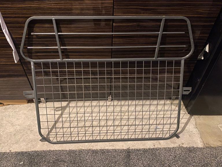 Dog guard for mk5 golf