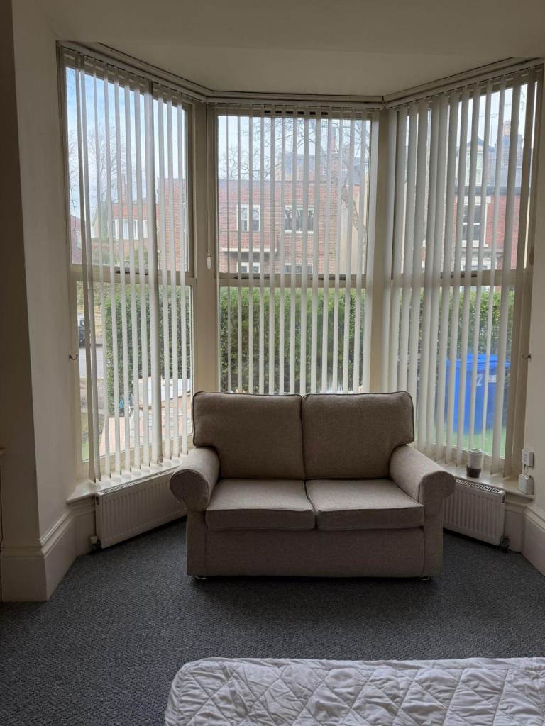 S7 Studio fully furnished & Equipped with Off road Parking close to Abbeydale Rd