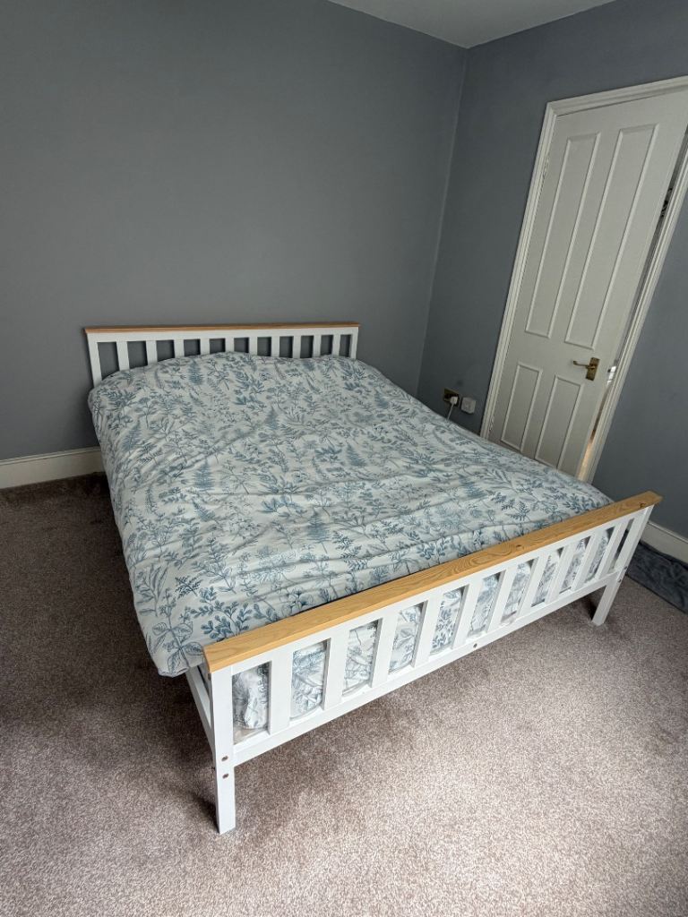 King Size Wooden Bed Frame Suitable for a 159cm × 200cm king mattress.
