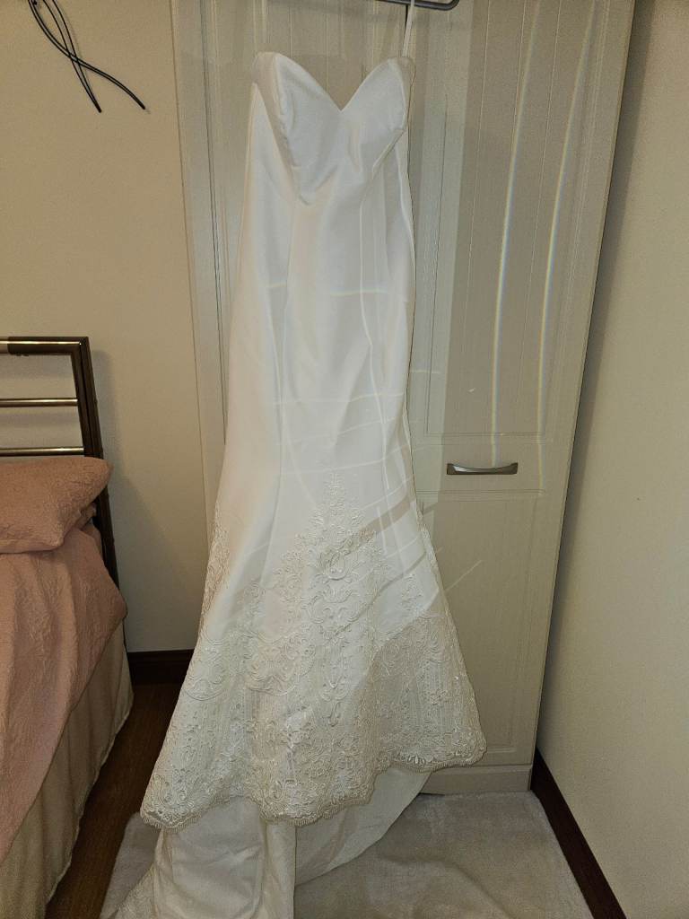 Allure Bridal Strapless Wedding Dress 