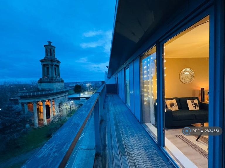 2 bedroom flat in Skyline, Birmingham, B1 (2 bed) (#2834561)