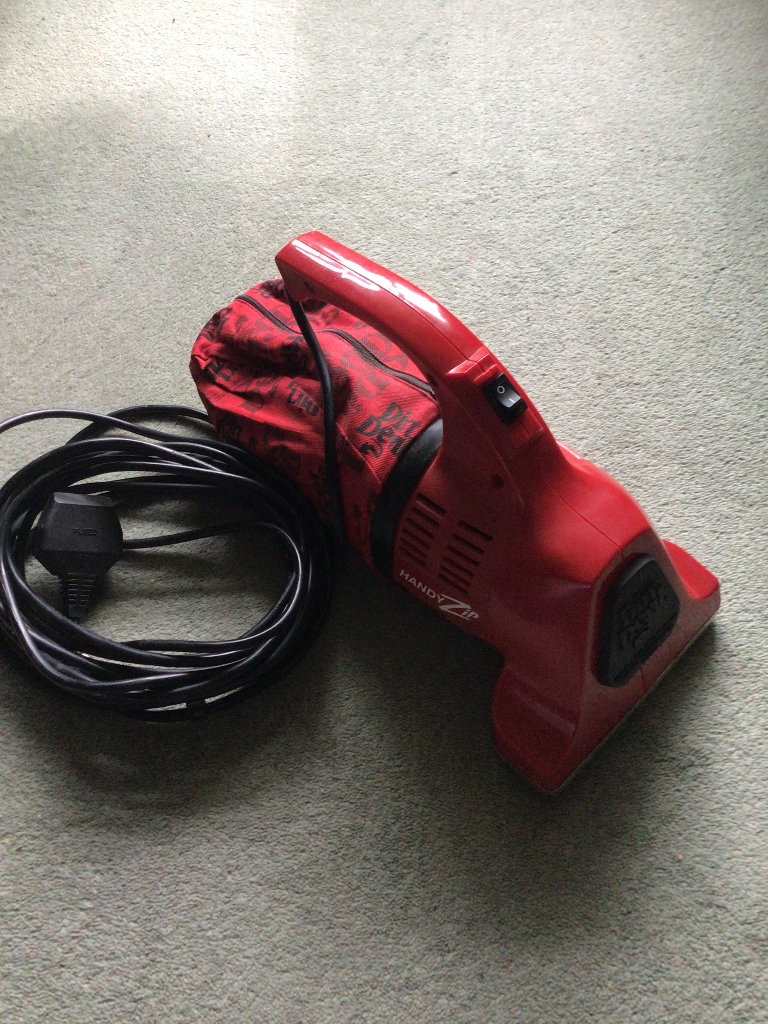 VACUUM CLEANER, DIRT DEVIL, ELECTRIC HANDHELD. GREAT FOR CAR/CARAVAN/STAIRS CLEANING.