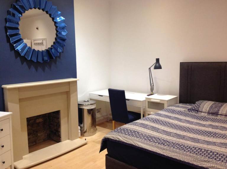 Very Large Room to rent in Househare in Chiswick