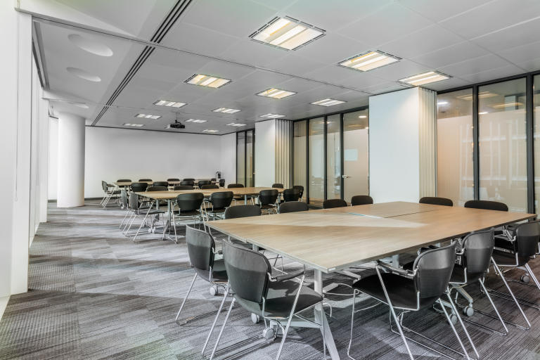 London - W26BD \ Large Office Space with Flexible Setup for Up to 15 Workstations