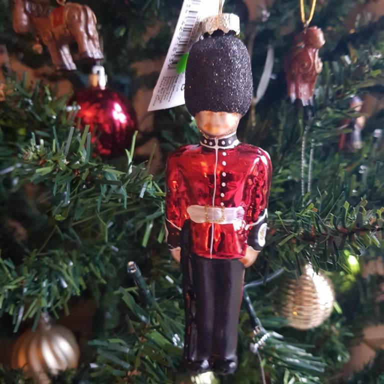 Beefeater Guard Glass Christmas Tree Decoration NWT