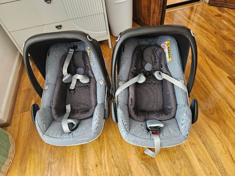 2 / twins Maxi Cosi Pebble Car Seats with newborn inserts