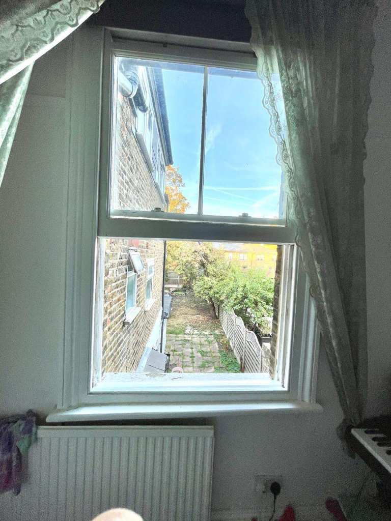 4 wooden sash windows complete 