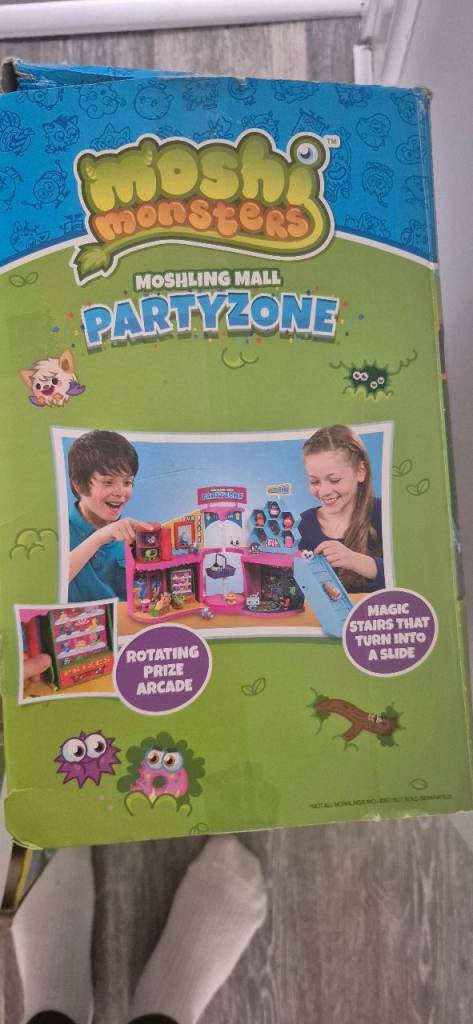 Moshy playzone and treehouse e 
