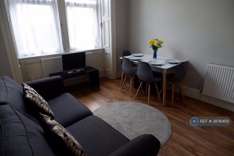 2 bedroom flat in Brunswick Road, Edinburgh, EH7 (2 bed) (#2876459)