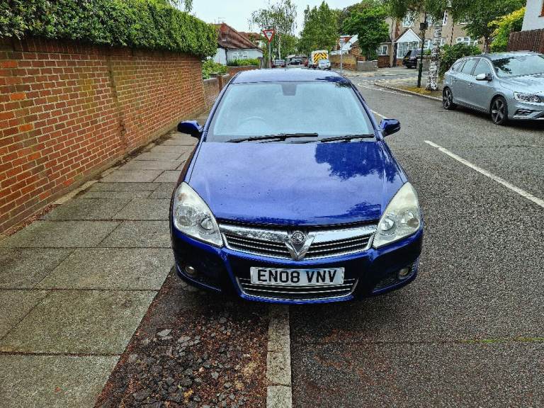 AUTOMATIC VAUXHALL ASTRA 1.8 ULEZ FREE DRIVES GREAT 