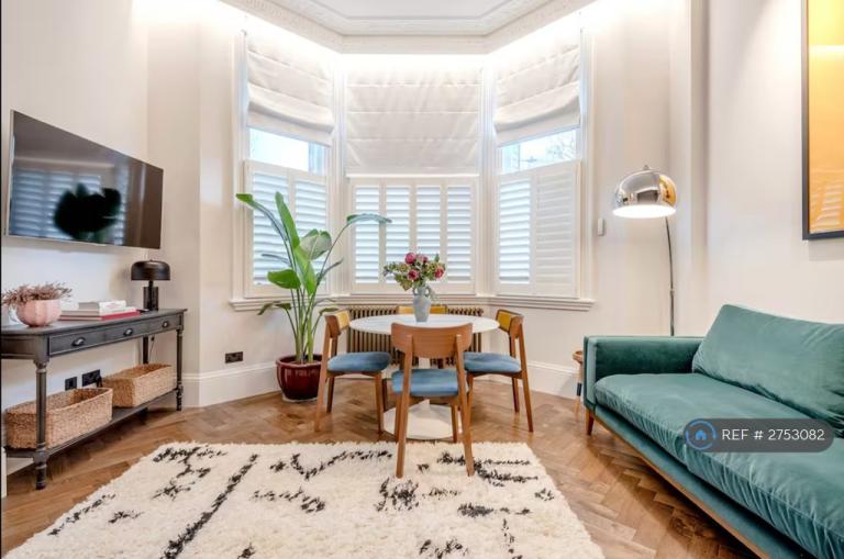 Studio flat in Elm Park Gardens, London, SW10 (#2753082)