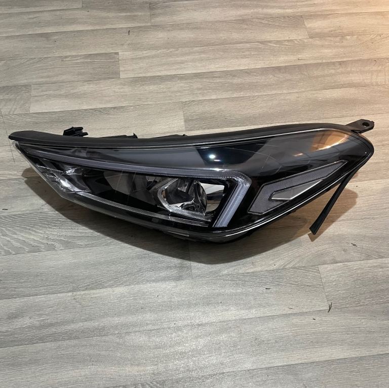 2020 HYUNDAI TUCSON MK3 LEFT PASSENGER SIDE N/S  HEADLIGHT D792111A10 *DAMAGED*