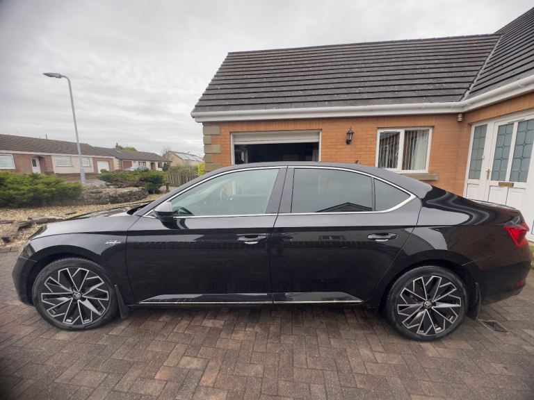 Immaculate Skoda Superb IV 1.4 petrol plug-in hybrid L&K 
