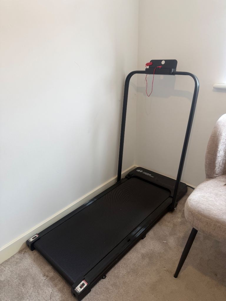Walking pad with handle