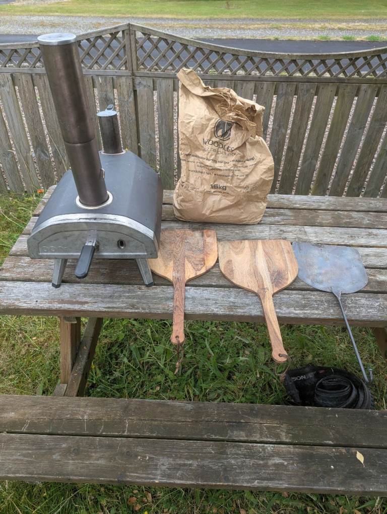 Ooni Fyra Outdoor Pizza Oven with Accessories
