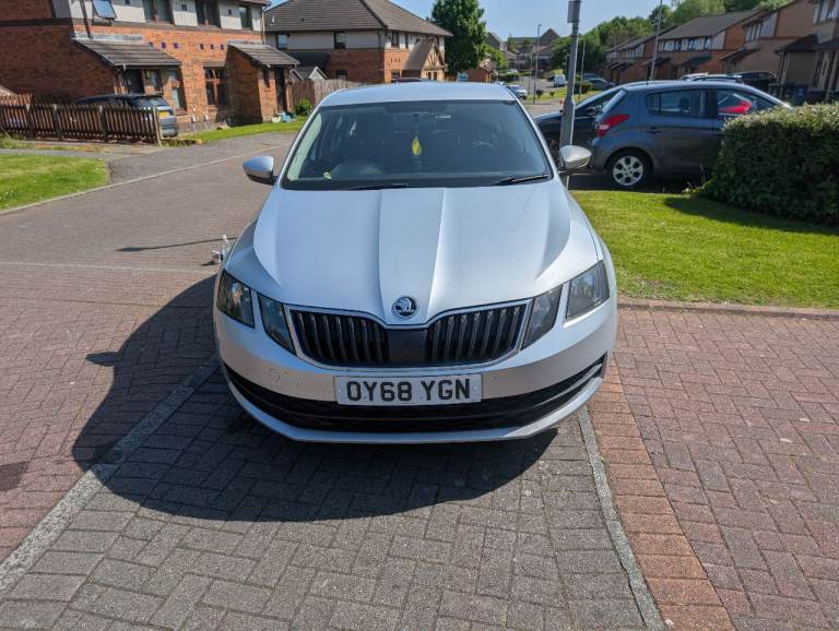 Skoda, OCTAVIA, Hatchback, 2018, Semi-Auto, 1598 (cc), 5 doors