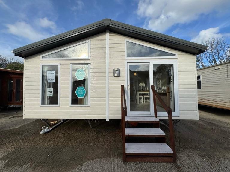 3 Bed 40x20ft Twin Lodge - DG, CH, New Carpet, Ensuite Shower - Offsite Sale
