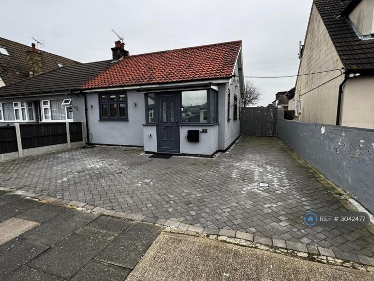 2 bedroom house in Briscoe Road, Rainham, RM13 (2 bed) (#3042477)