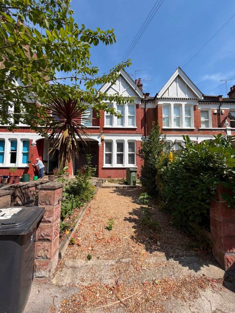 Car Parking Space to Rent in Clapham