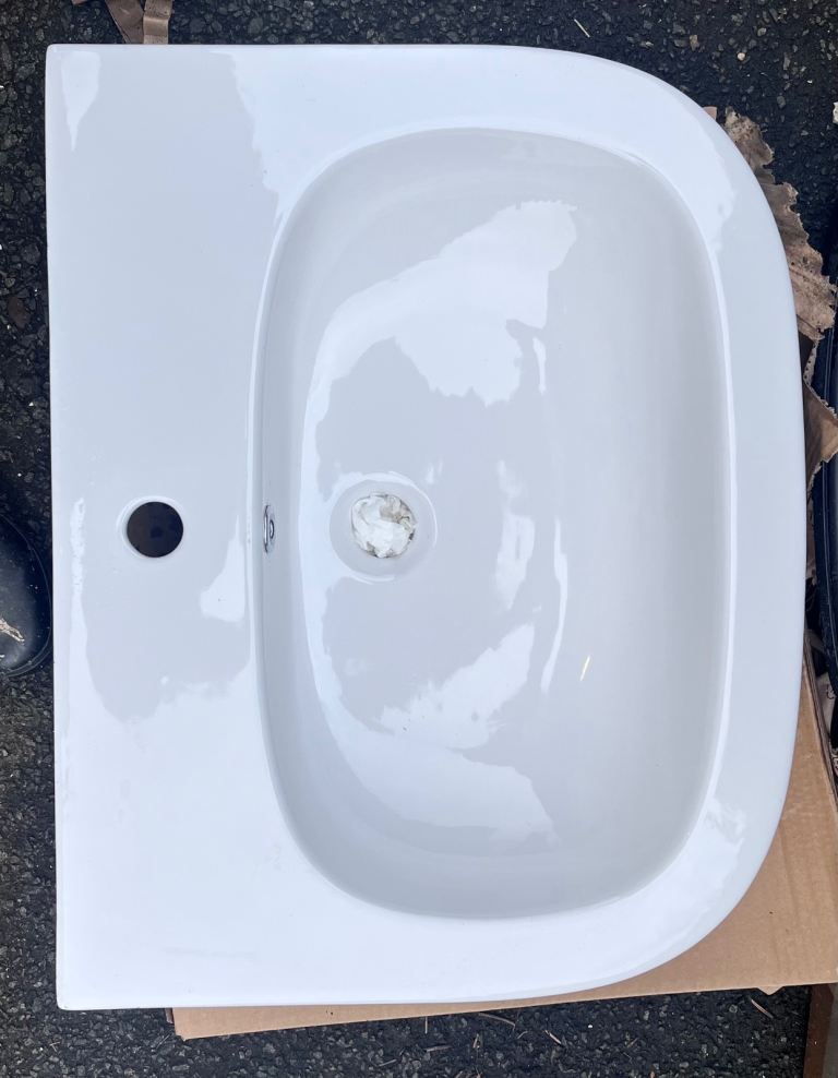 Free 2 identical white bathroom sinks 