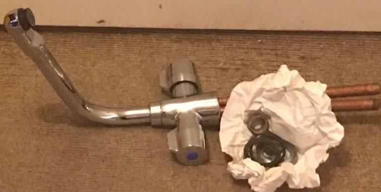 Kitchen mixer tap