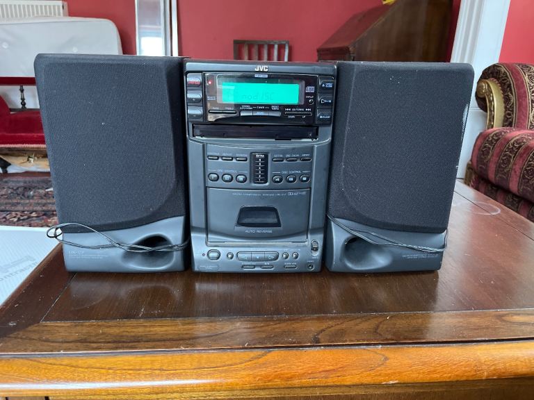 JVC Stereo System with Speakers – Good Condition