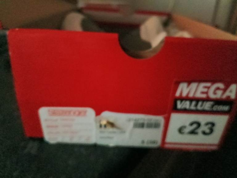 BRAND NEW IN BOX SIZE 5