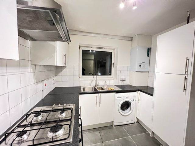  2-bed Flat located 10 minute walk to Stratford and Maryland Station