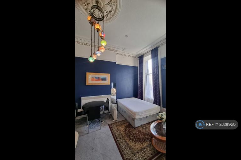 Studio flat in Oakfield Avenue, Glasgow, G12 (#2828960)