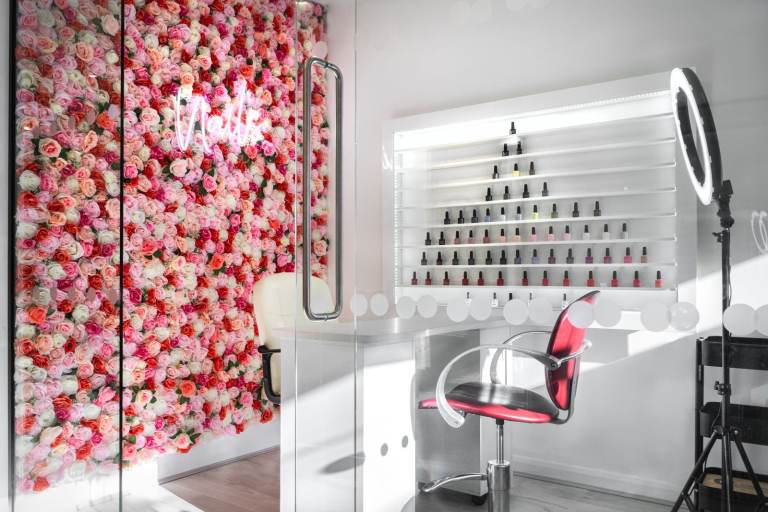 Nails room for rent in a busy High Street salon in Walthamstow 